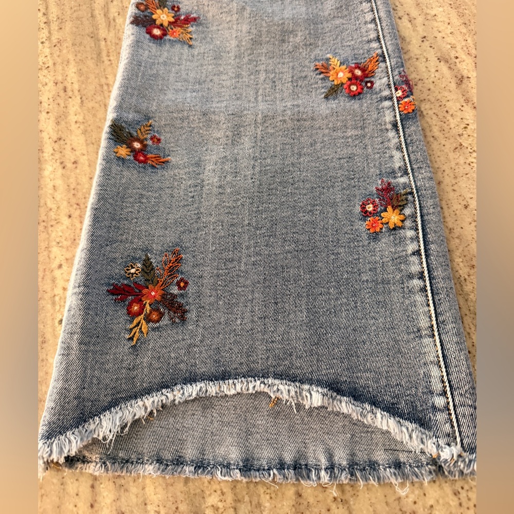 Free People Floral Embroidered Blue Jeans - NWT - Picture 7 of 9